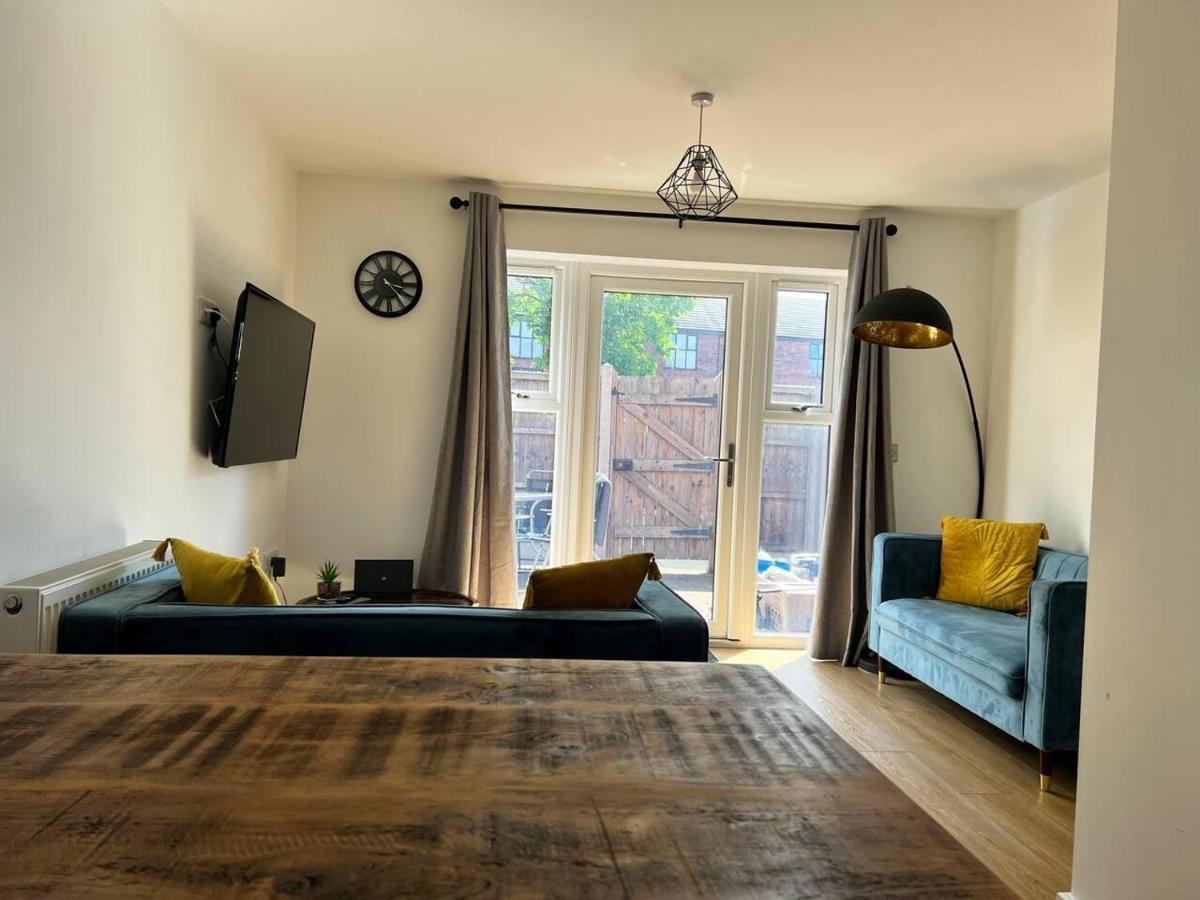 Beautiful 4-Bed House In Lincoln- Close To Centre Exterior foto